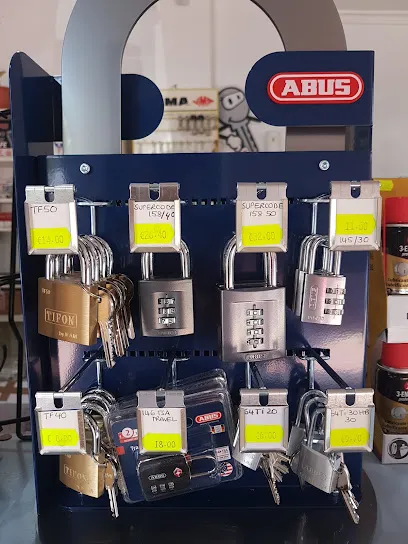 Carl Barclay Key Holding & Locksmith/Cerrajero en Jávea